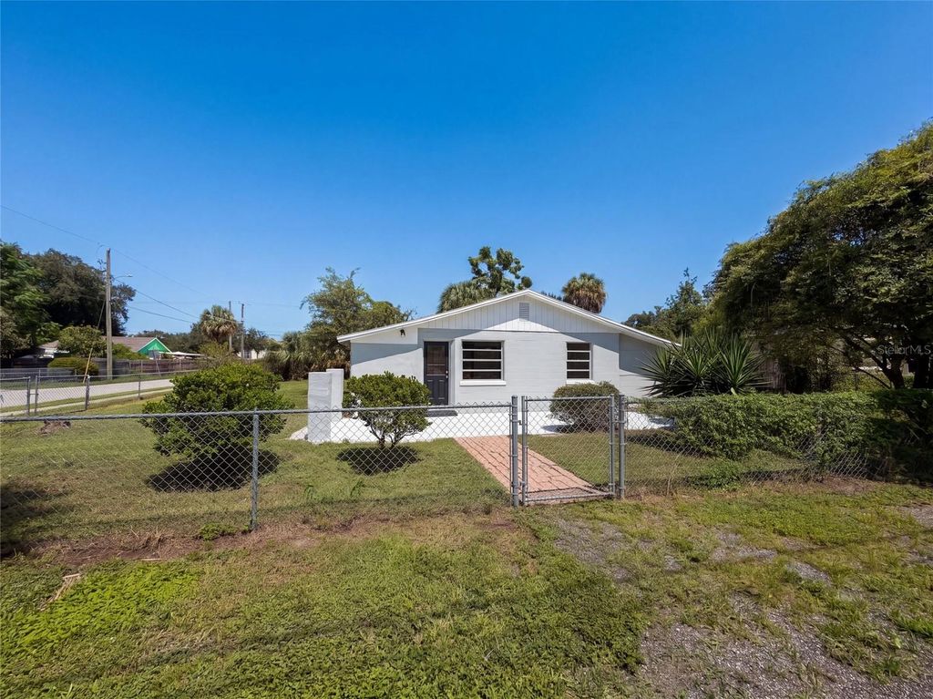 Image 13 of property listing at 2406 E CURTIS STREET, Tampa, FL 33610