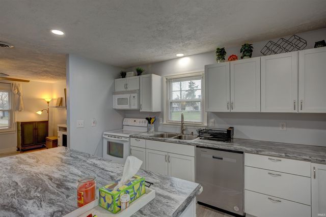 1200 S 3rd Street, Boonville, IN 47601