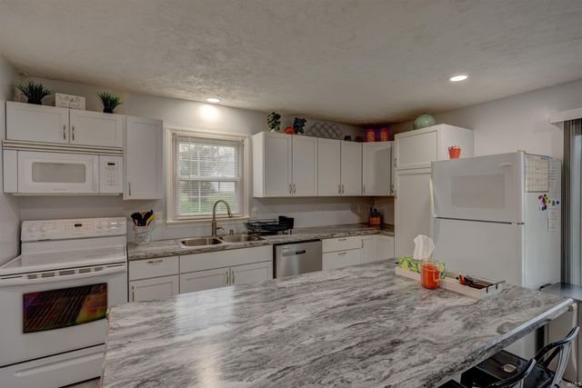 1200 S 3rd Street, Boonville, IN 47601