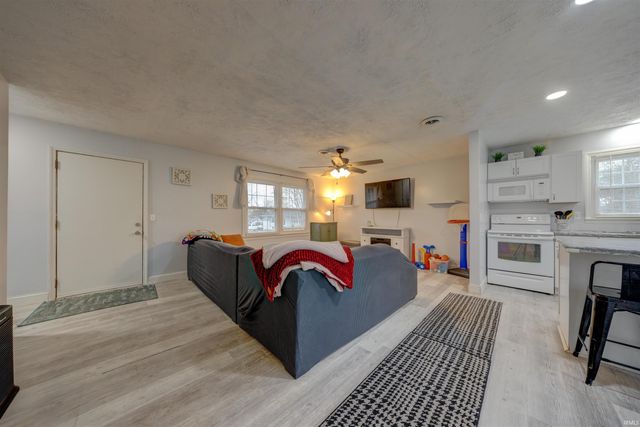 1200 S 3rd Street, Boonville, IN 47601