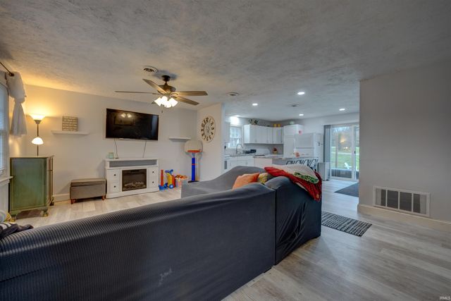 1200 S 3rd Street, Boonville, IN 47601