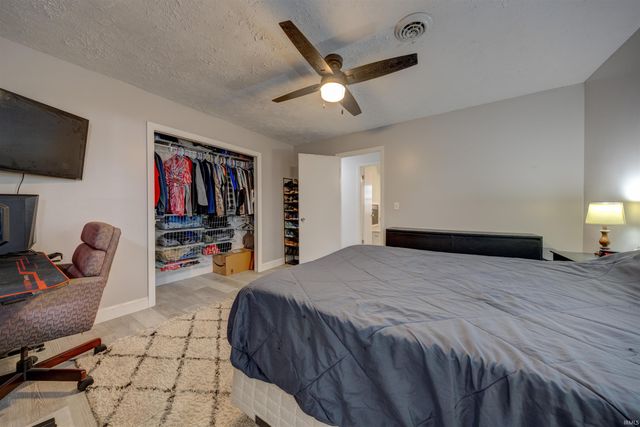 1200 S 3rd Street, Boonville, IN 47601