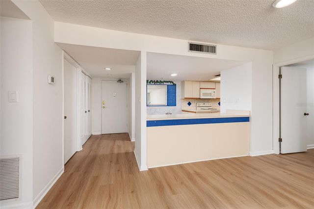 7650 BAYSHORE DRIVE 805, Treasure Island, FL 33706