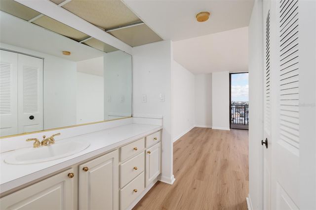 7650 BAYSHORE DRIVE 805, Treasure Island, FL 33706