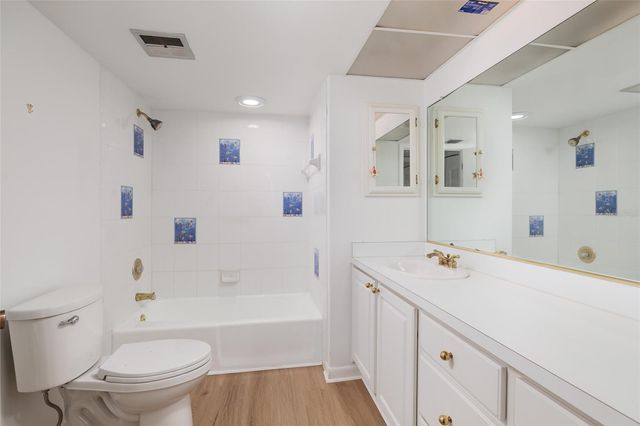 7650 BAYSHORE DRIVE 805, Treasure Island, FL 33706