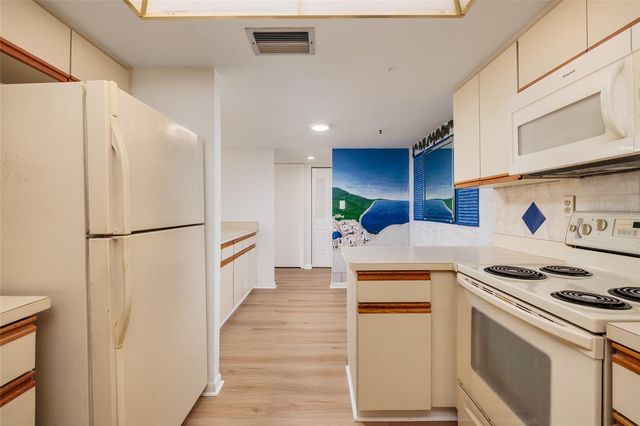 7650 BAYSHORE DRIVE 805, Treasure Island, FL 33706