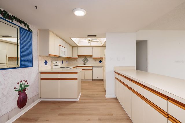 7650 BAYSHORE DRIVE 805, Treasure Island, FL 33706