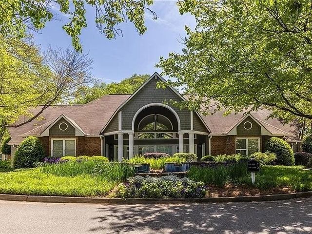 815 Mcgill Park Avenue NE, Atlanta, GA 30312