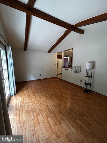 8 ACORN CT, Sicklerville, NJ 08081