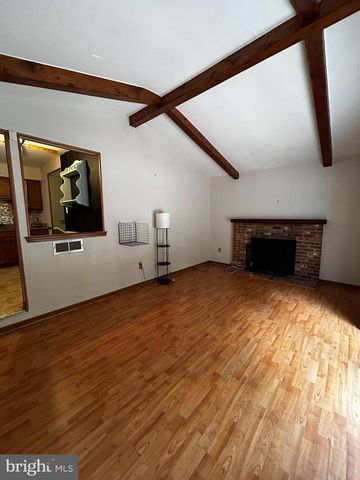 8 ACORN CT, Sicklerville, NJ 08081