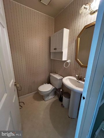 8 ACORN CT, Sicklerville, NJ 08081