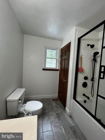 8 ACORN CT, Sicklerville, NJ 08081
