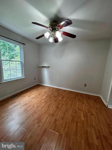 8 ACORN CT, Sicklerville, NJ 08081