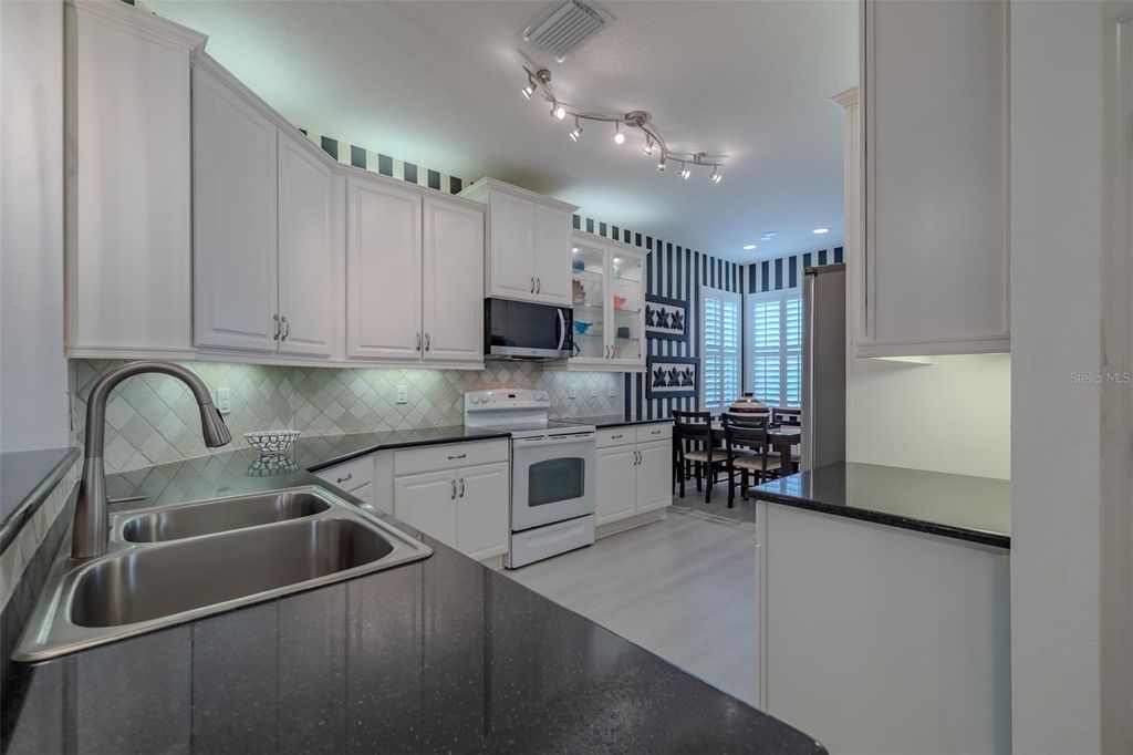Image 31 of property listing at 16130 AMETHYST KEY DRIVE, Wimauma, FL 33598