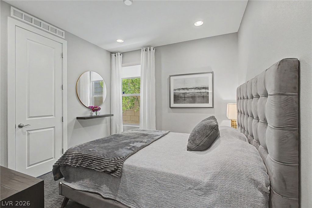 Image 15 of property listing at 10433 Skye Paseo Avenue, Las Vegas, NV 89166