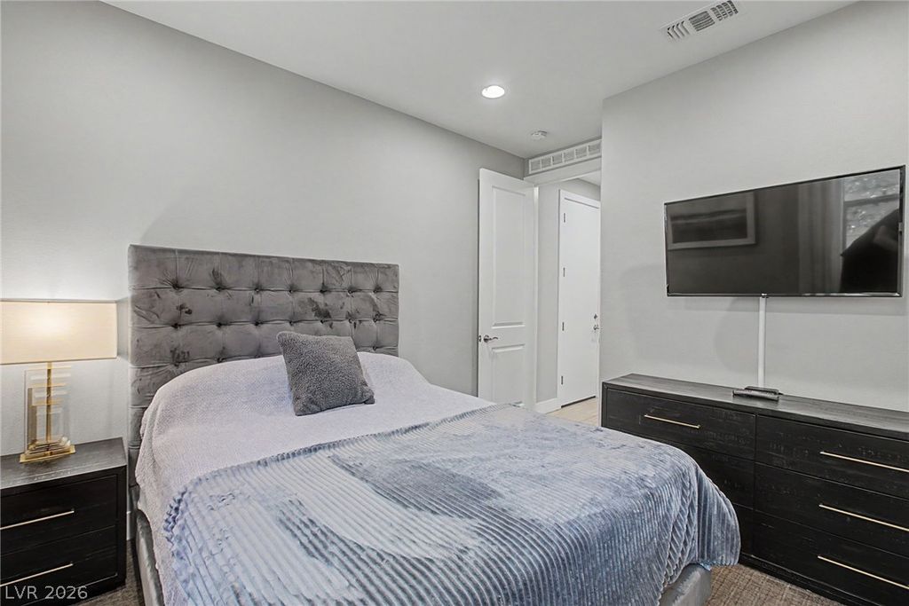 Image 16 of property listing at 10433 Skye Paseo Avenue, Las Vegas, NV 89166