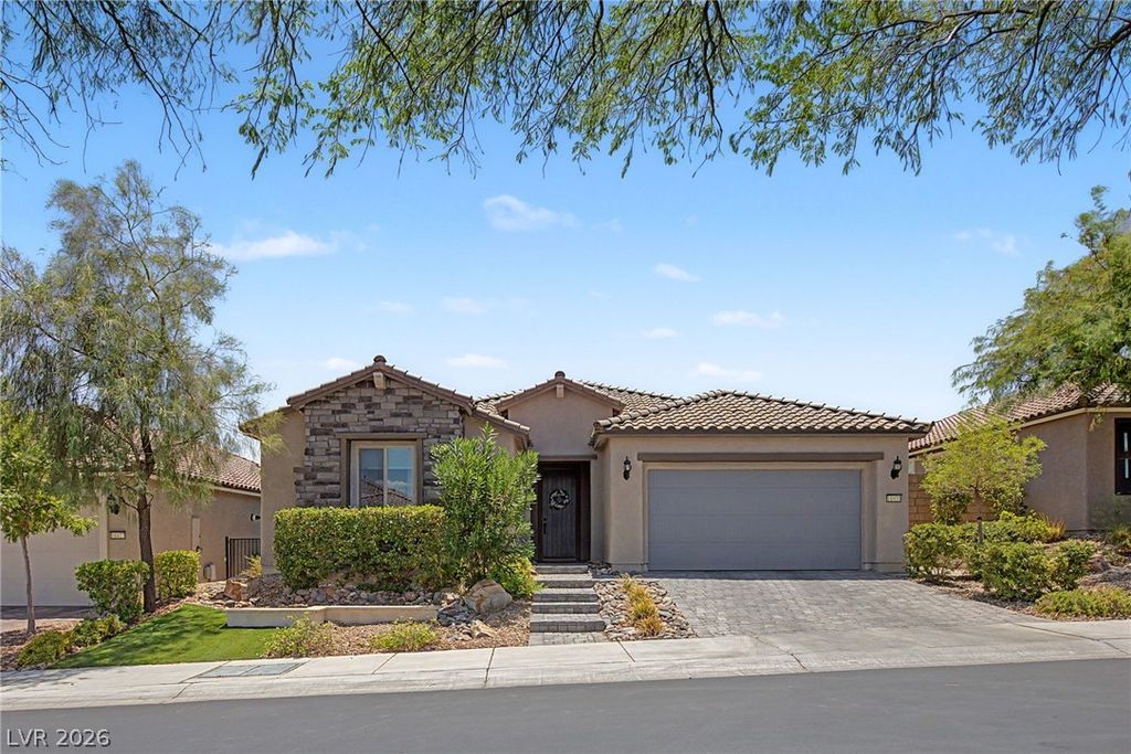 Image 2 of property listing at 10433 Skye Paseo Avenue, Las Vegas, NV 89166