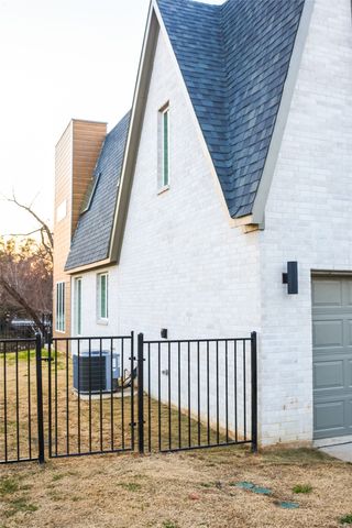 306 Oakbend Drive, Lewisville, TX 75067