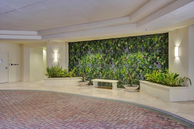 99 SE Mizner Boulevard Apt 802, Boca Raton, FL 33432