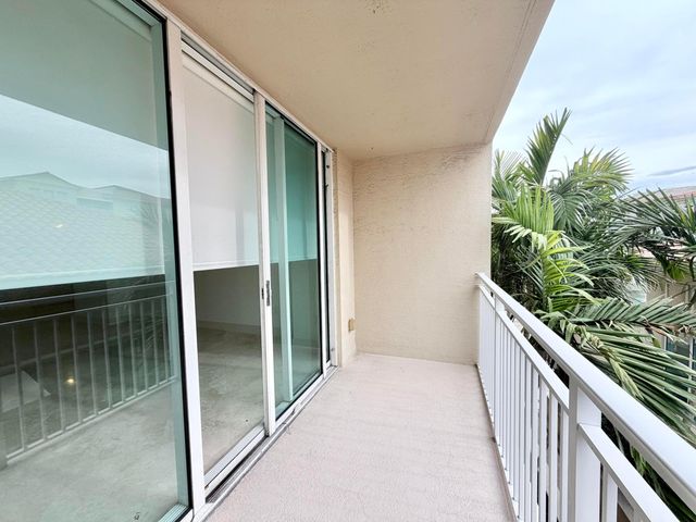 99 SE Mizner Boulevard Apt 802, Boca Raton, FL 33432