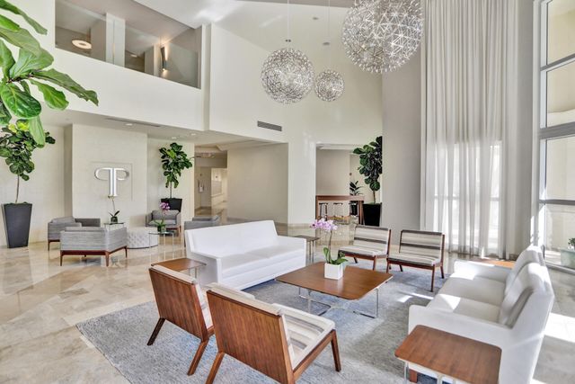 99 SE Mizner Boulevard Apt 802, Boca Raton, FL 33432