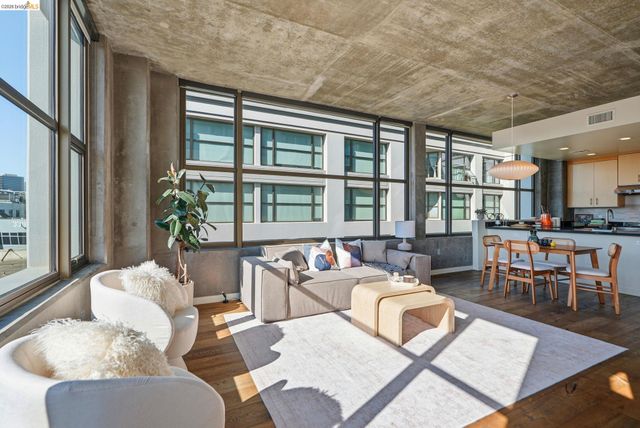 311 2nd St 516, Oakland, CA 94607