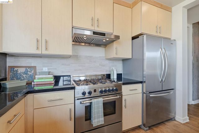 311 2nd St 516, Oakland, CA 94607
