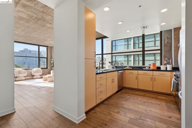 311 2nd St 516, Oakland, CA 94607