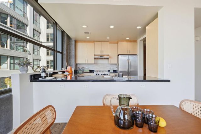 311 2nd St 516, Oakland, CA 94607