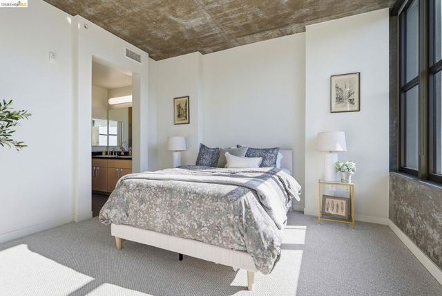 311 2nd St 516, Oakland, CA 94607