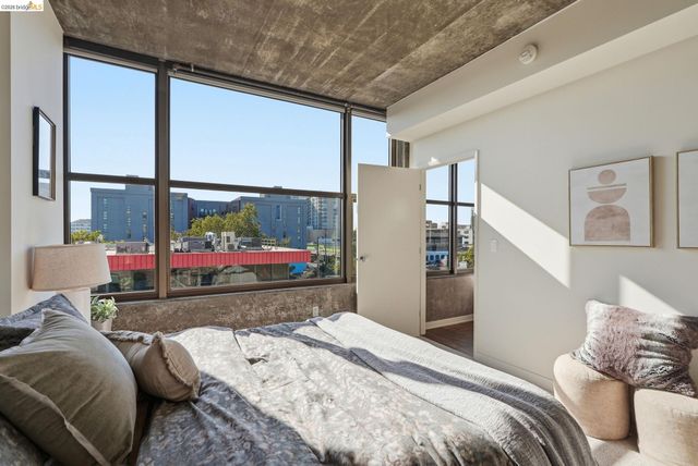 311 2nd St 516, Oakland, CA 94607