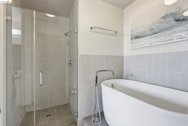 311 2nd St 516, Oakland, CA 94607