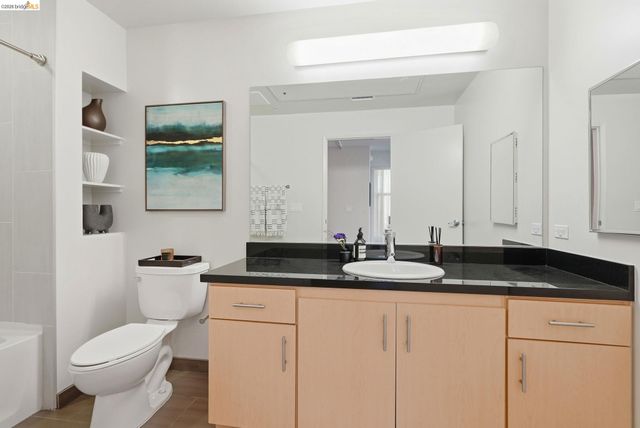 311 2nd St 516, Oakland, CA 94607