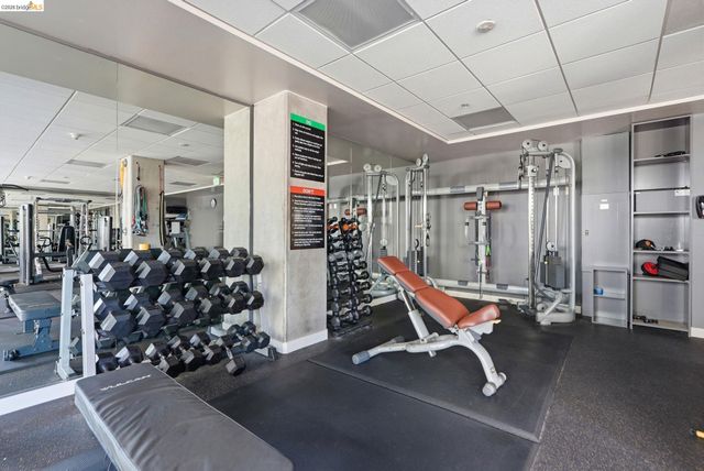 311 2nd St 516, Oakland, CA 94607