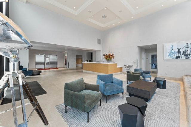 311 2nd St 516, Oakland, CA 94607