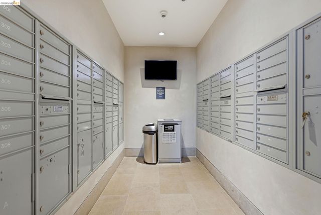 311 2nd St 516, Oakland, CA 94607