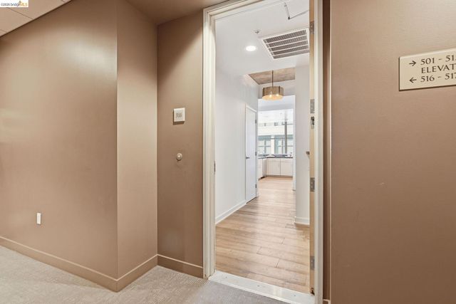 311 2nd St 516, Oakland, CA 94607