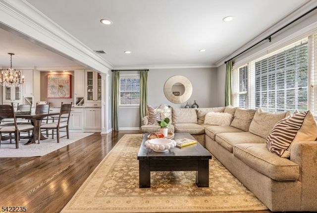 9 Oxford Dr, Livingston Twp., NJ 07039