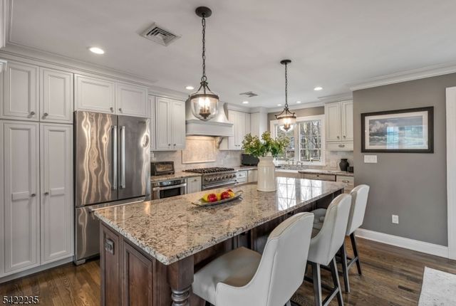 9 Oxford Dr, Livingston Twp., NJ 07039