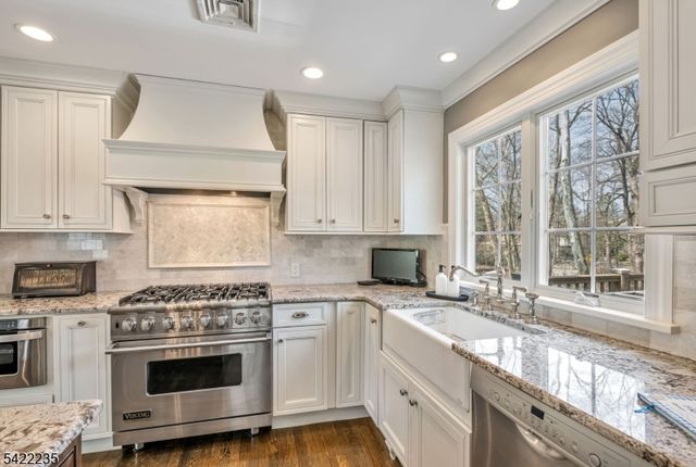 9 Oxford Dr, Livingston Twp., NJ 07039