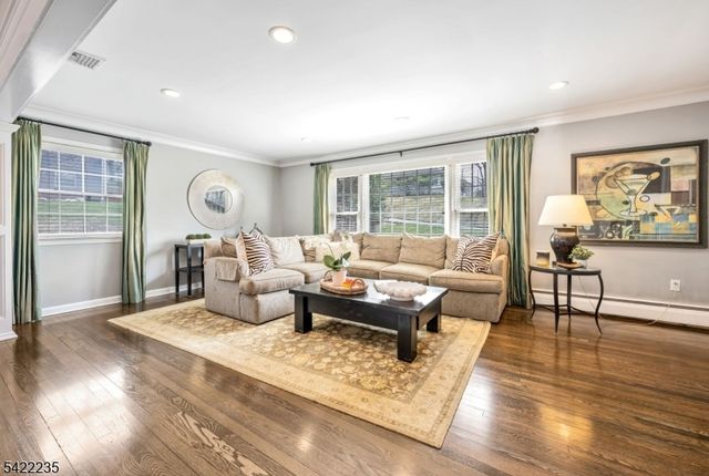 9 Oxford Dr, Livingston Twp., NJ 07039