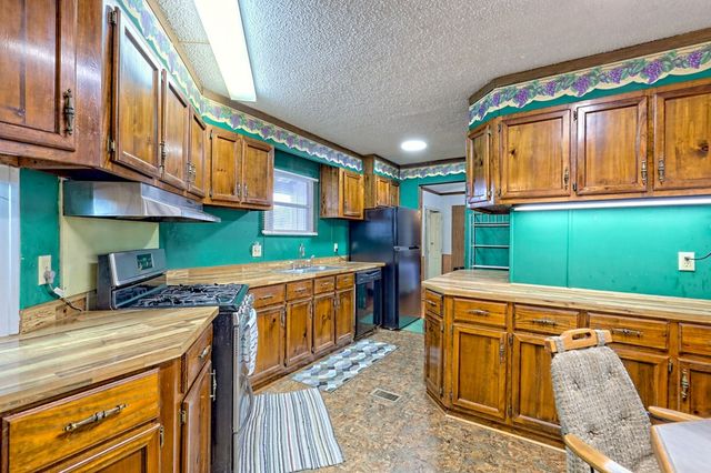 9 Wig King Drive, Murphy, NC 28906