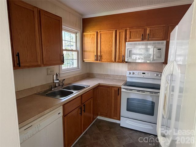 512 W 8th Avenue, Gastonia, NC 28052