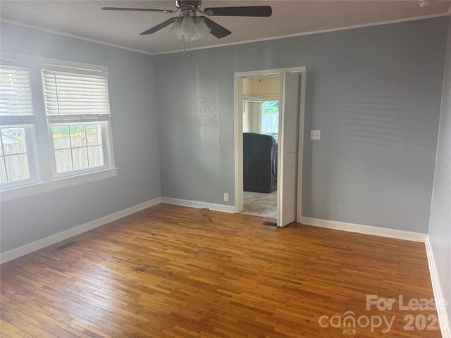 512 W 8th Avenue, Gastonia, NC 28052