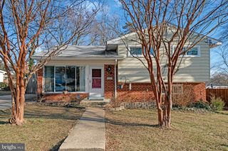 98 S IRIS ST S, Alexandria, VA 22304