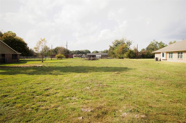 10307 Sralla Road, Crosby, TX 77532