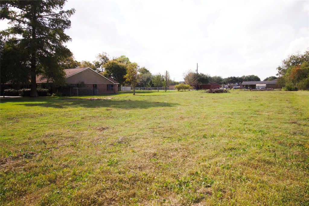 10307 Sralla Road, Crosby, TX 77532