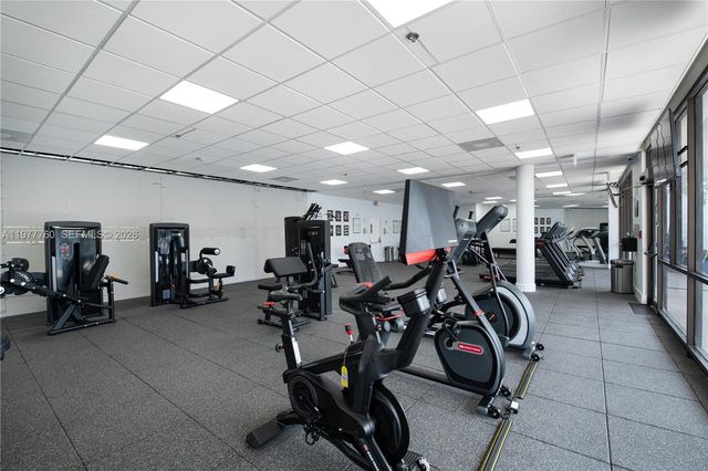 3731 N Country Club Dr 229, Aventura, FL 33180