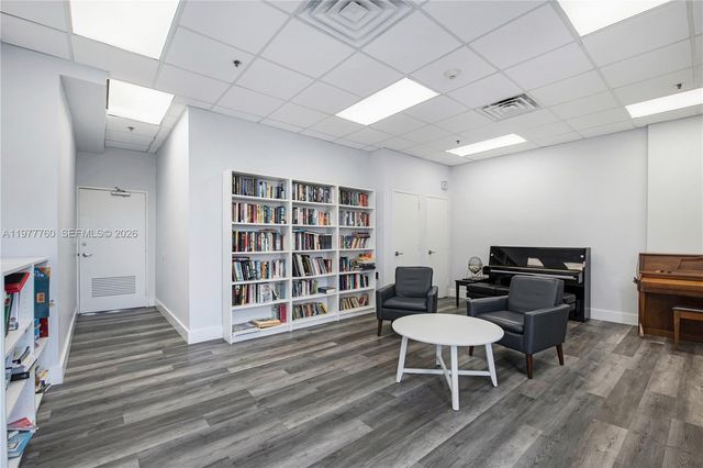 3731 N Country Club Dr 229, Aventura, FL 33180