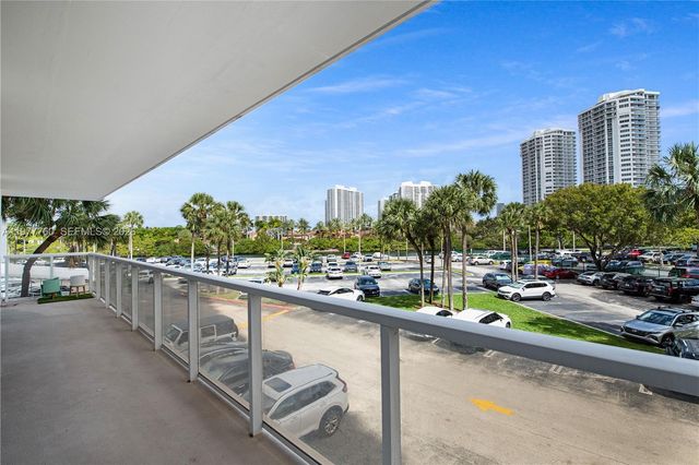 3731 N Country Club Dr 229, Aventura, FL 33180